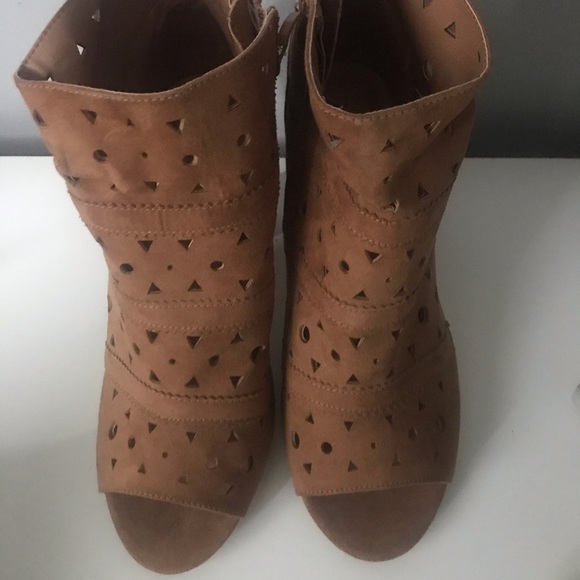 Heels - Picture 1 of 7